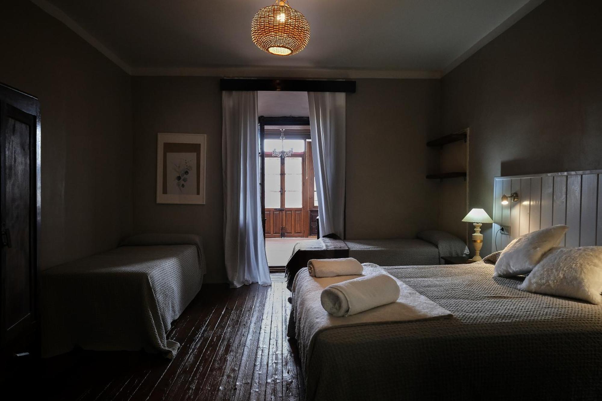 Casa Rural Palacio Conde De Aldana Con Piscina Entre Encinares Y Dehesas Terradillos Eksteriør billede