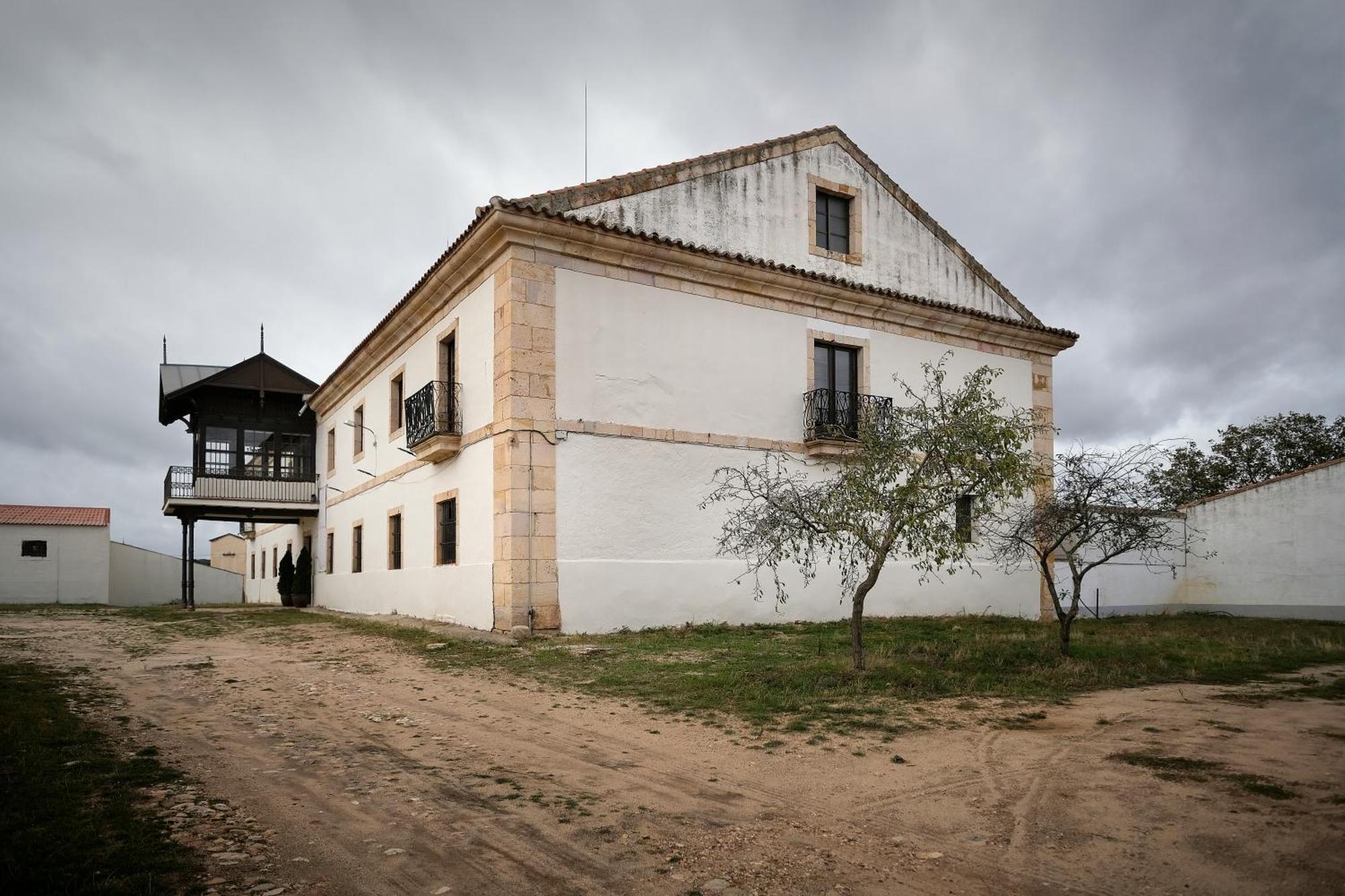 Casa Rural Palacio Conde De Aldana Con Piscina Entre Encinares Y Dehesas Terradillos Eksteriør billede