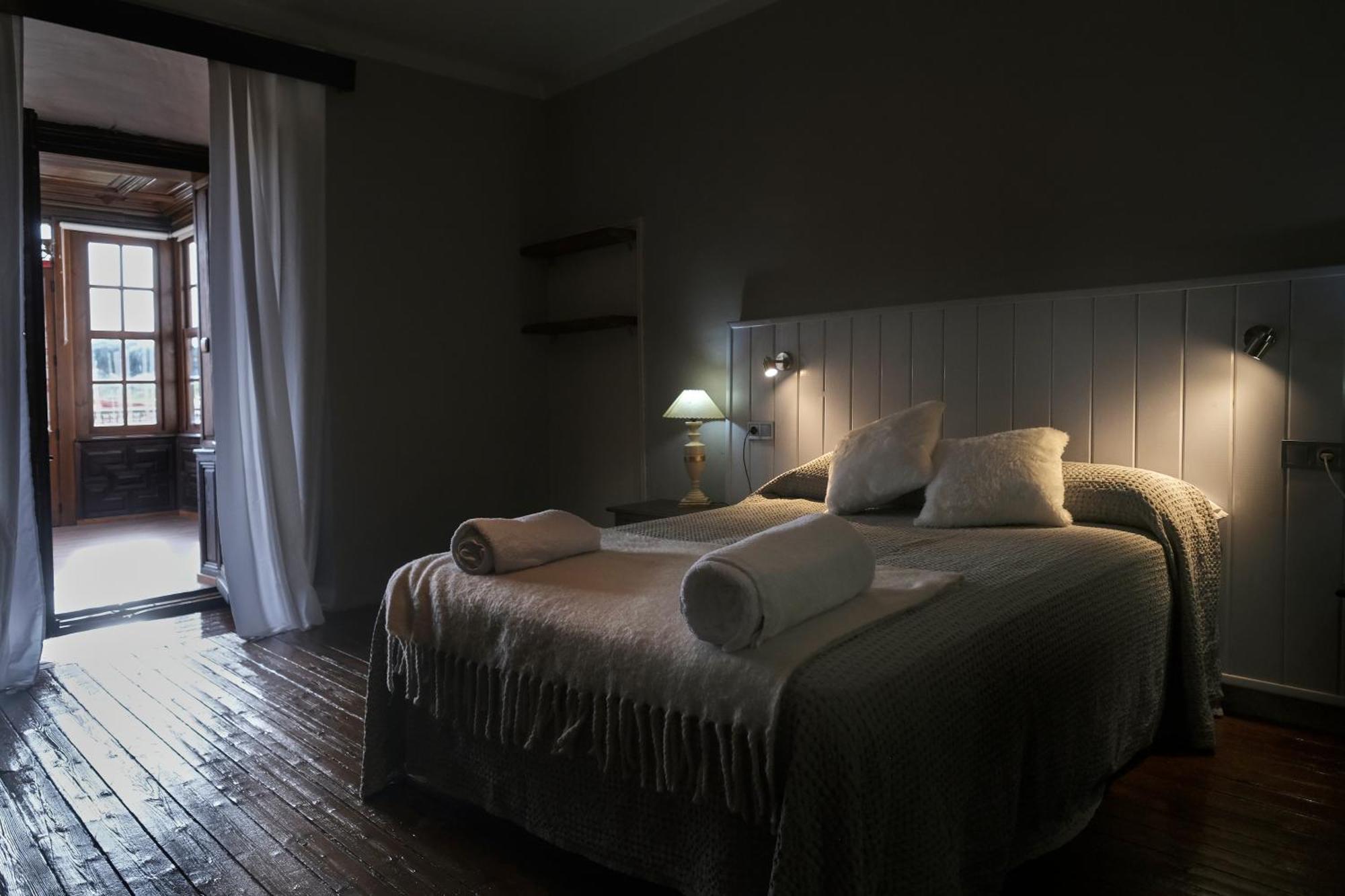 Casa Rural Palacio Conde De Aldana Con Piscina Entre Encinares Y Dehesas Terradillos Eksteriør billede