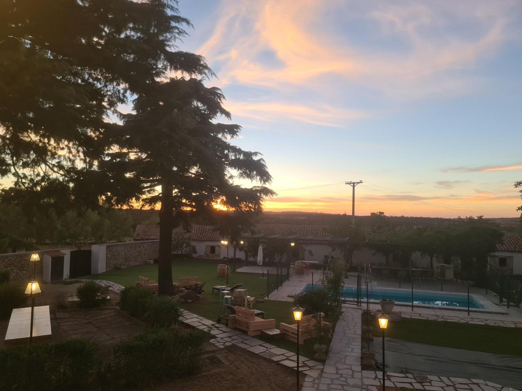 Casa Rural Palacio Conde De Aldana Con Piscina Entre Encinares Y Dehesas Terradillos Eksteriør billede