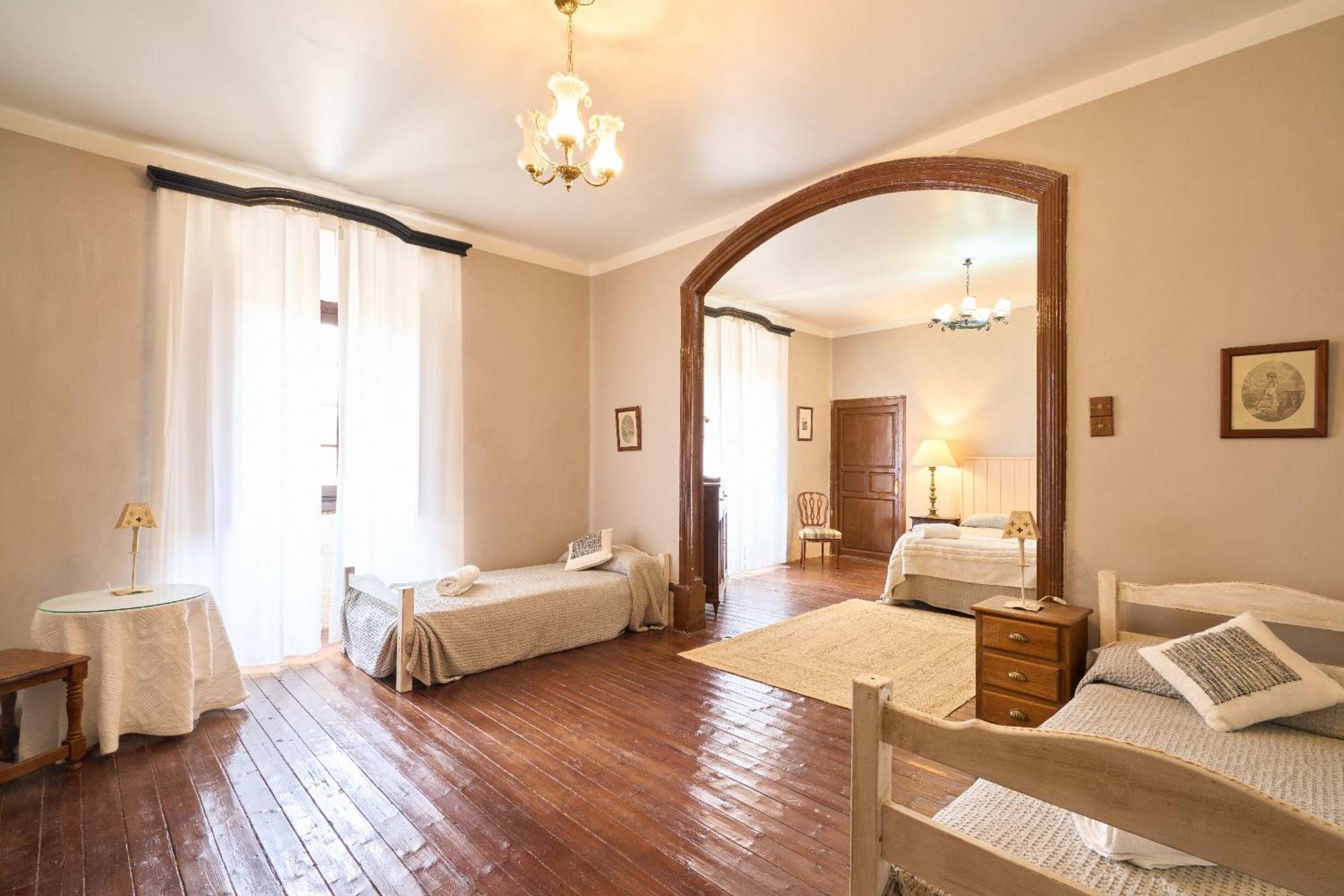 Casa Rural Palacio Conde De Aldana Con Piscina Entre Encinares Y Dehesas Terradillos Eksteriør billede